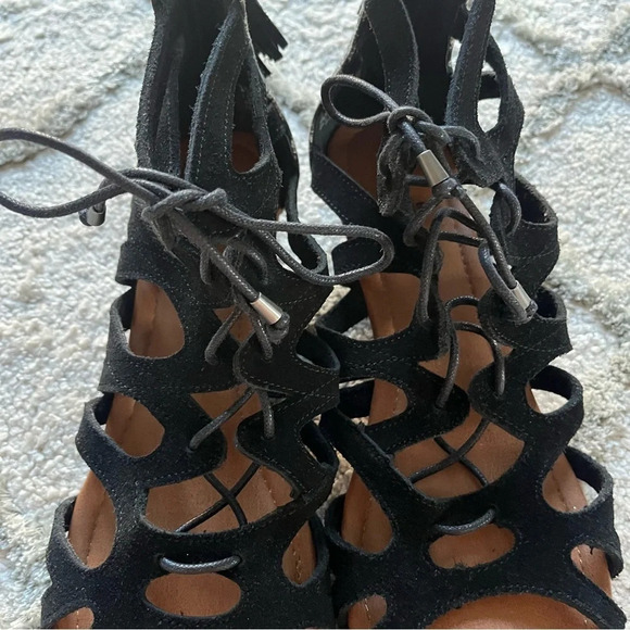 Minnetonka Sandals Black Suede Leather Gladiator Low Wedge Zip 71605 9 - Picture 8 of 10